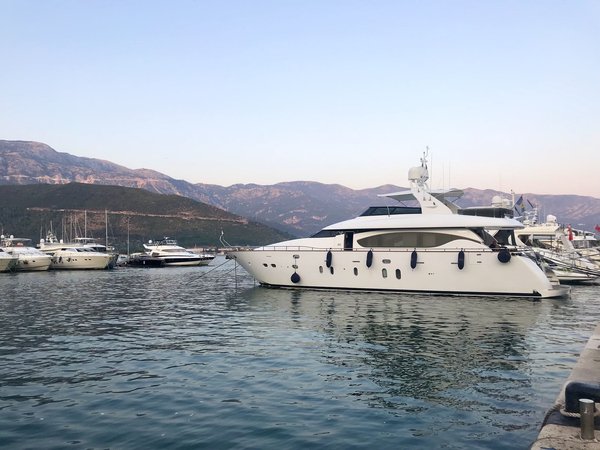 Comparaison de yachts : quel style pour votre prochaine aventure?