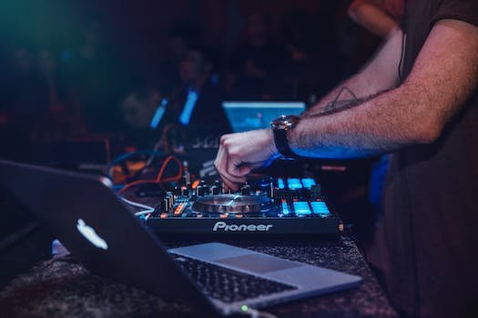 Comment choisir le meilleur DJ pour mettre de l'ambiance à votre mariage à Bordeaux ou dans le Sud-Ouest ?